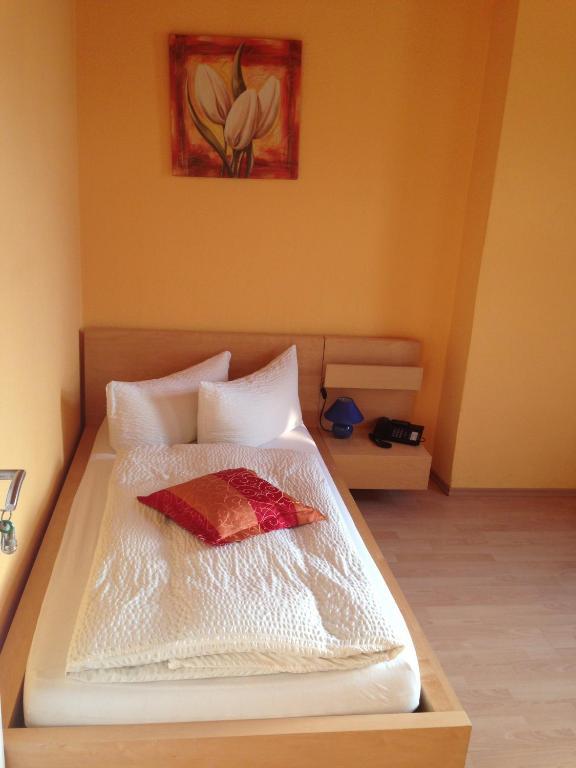 Vierlandentor Hotel Hamburg Room photo