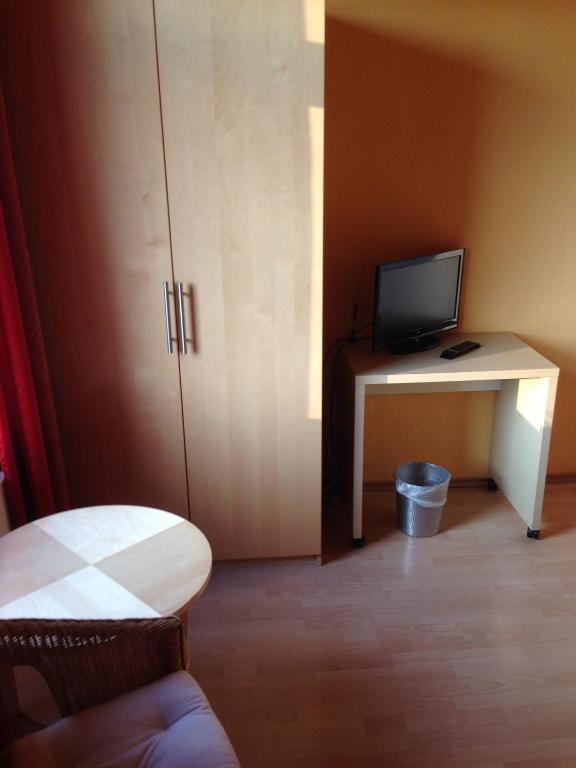Vierlandentor Hotel Hamburg Room photo
